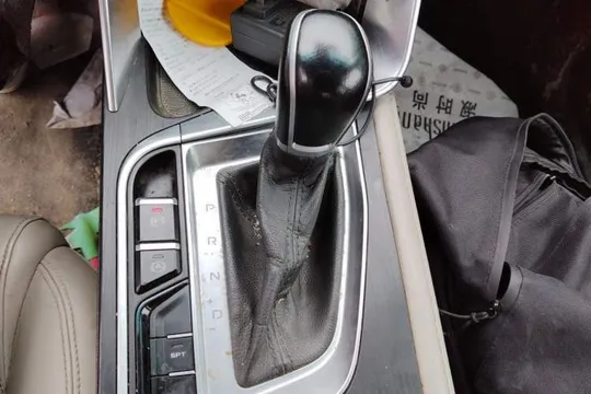 Geely Binray