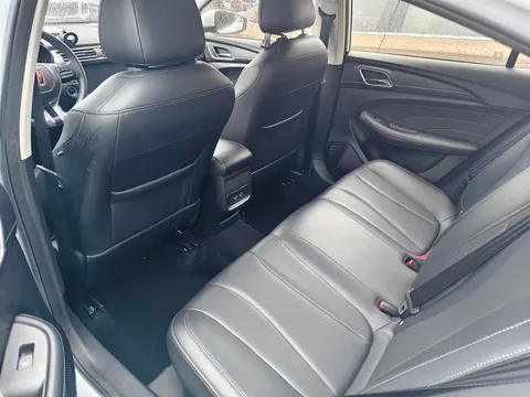 Roewe i5