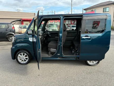 Toyota Pixis Mega