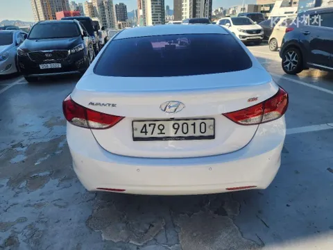 Hyundai Elantra (Avante)