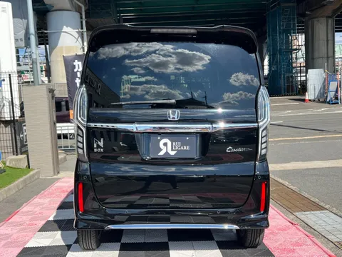 Honda N-BOX Custom