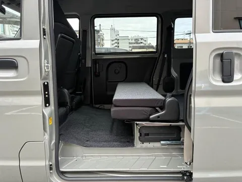 Nissan Clipper Van
