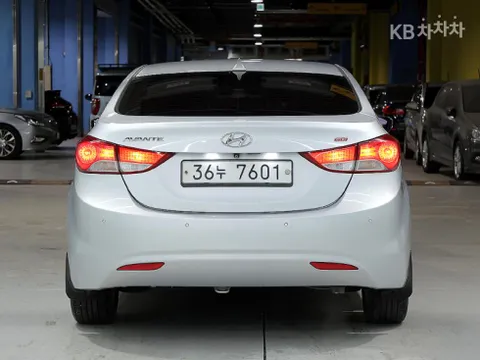 Hyundai Elantra (Avante)