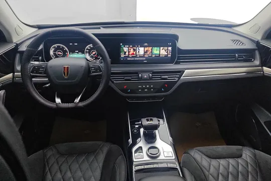 Hongqi HS5