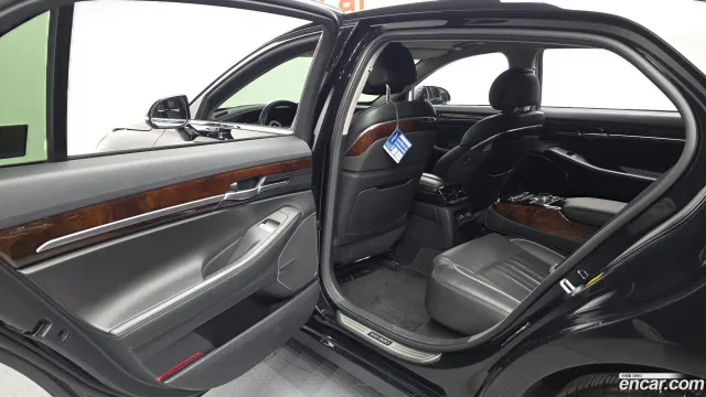 Genesis G90 (EQ900)