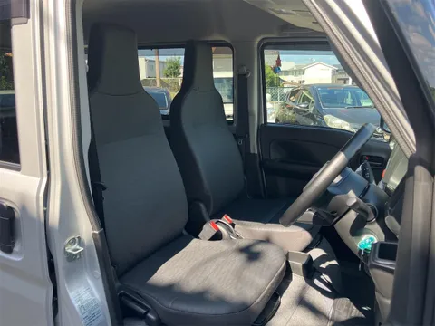 Nissan Clipper Van