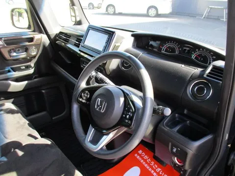 Honda N-BOX Custom