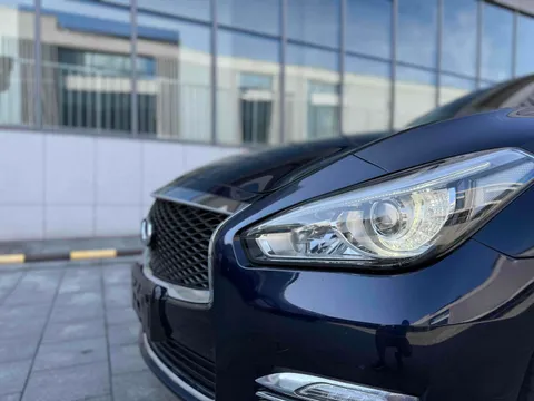 Infiniti Q70