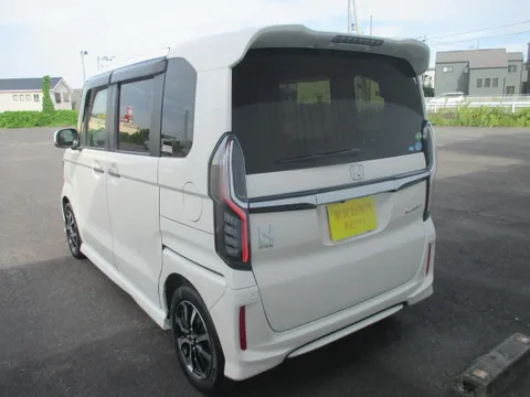 Honda N-BOX Custom