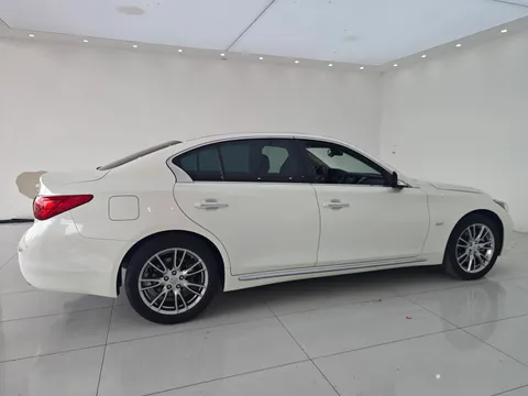Infiniti Q50L