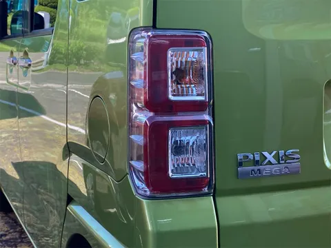 Toyota Pixis Mega