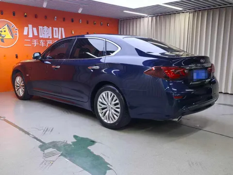 Infiniti Q70