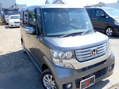 Honda N-BOX Custom