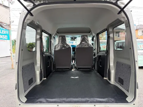 Nissan Clipper Van