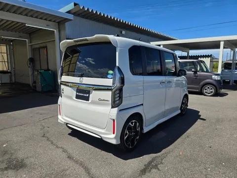 Honda N-BOX Custom