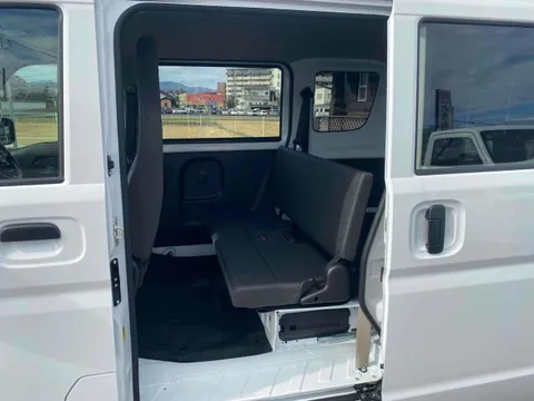 Nissan Clipper Van
