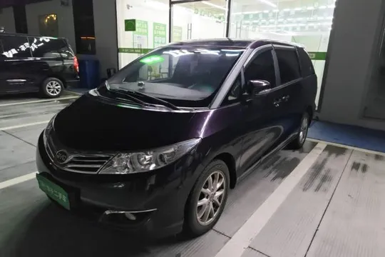 BYD M6