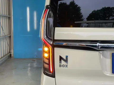 Honda N-BOX Custom