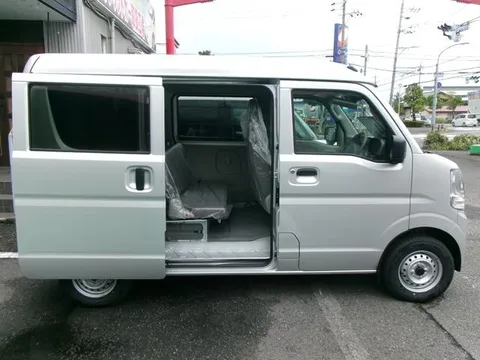 Mitsubishi Minicab Van
