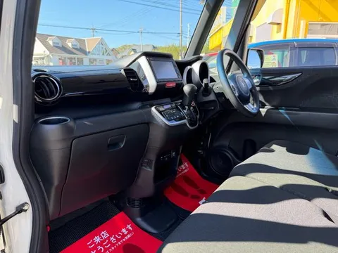 Honda N-BOX Custom