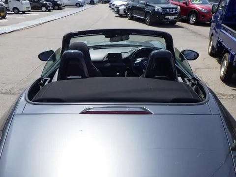 Mazda MX-5 (Roadster)