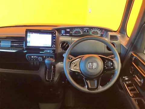 Honda N-BOX Custom