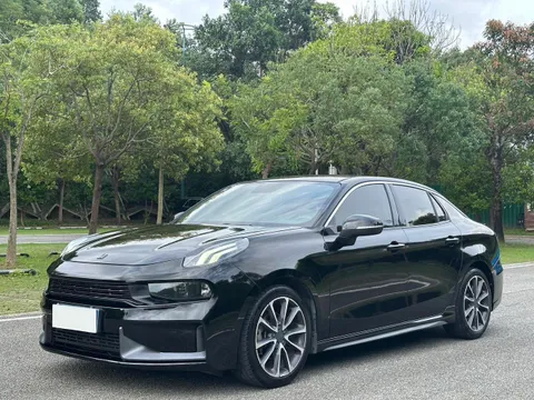 Lynk & Co 03