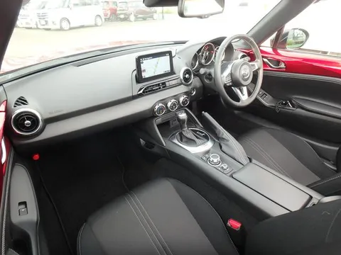 Mazda MX-5 (Roadster)