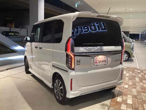 Honda N-BOX Custom