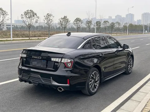 Lynk & Co 03