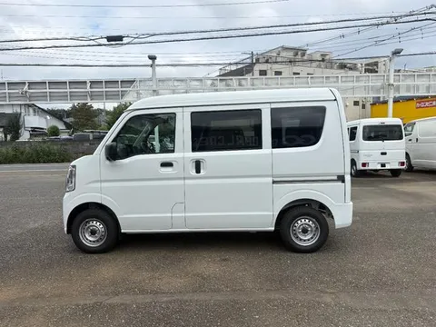 Nissan Clipper Van