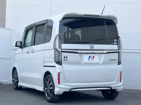 Honda N-BOX Custom