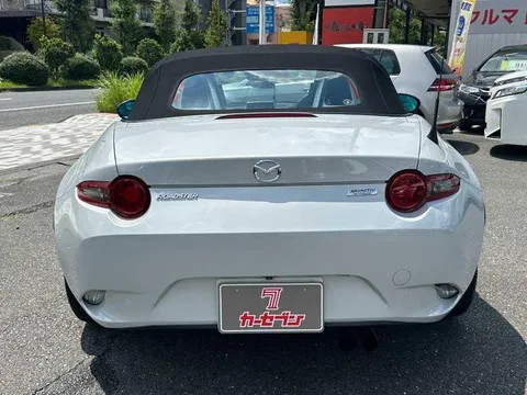 Mazda MX-5 (Roadster)