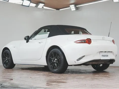 Mazda MX-5 (Roadster)