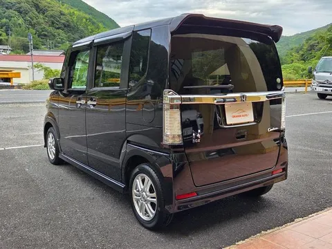 Honda N-BOX Custom