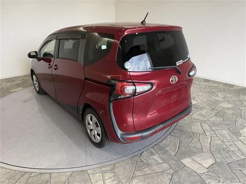 Toyota Sienta