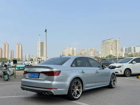 Audi S4
