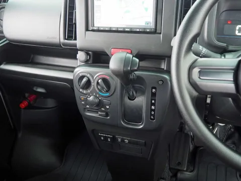 Nissan Clipper Van