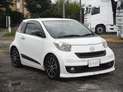 Toyota iQ