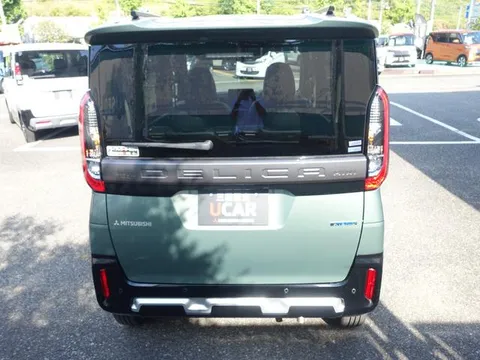 Mitsubishi Delica Mini