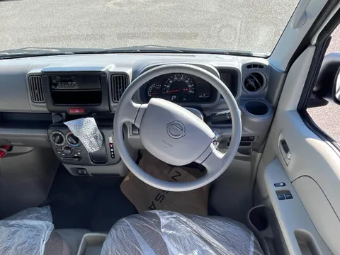 Nissan Clipper Van