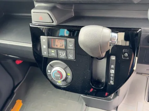 Toyota Pixis Mega