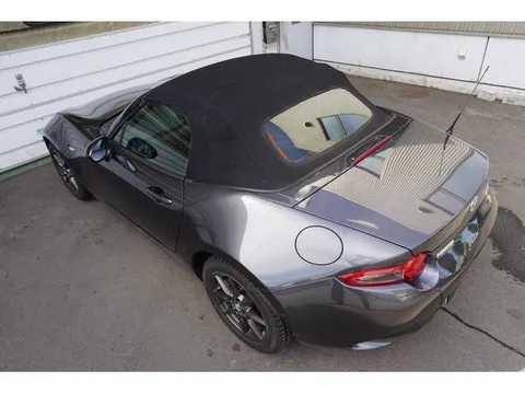 Mazda MX-5 (Roadster)