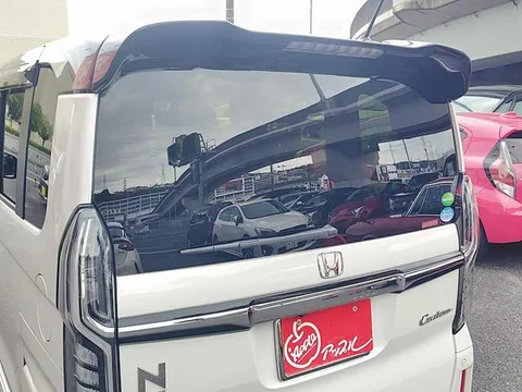 Honda N-BOX Custom