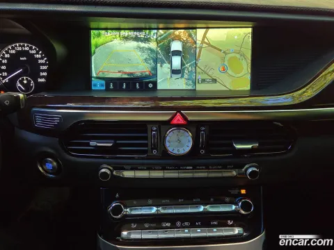 Genesis G90 (EQ900)