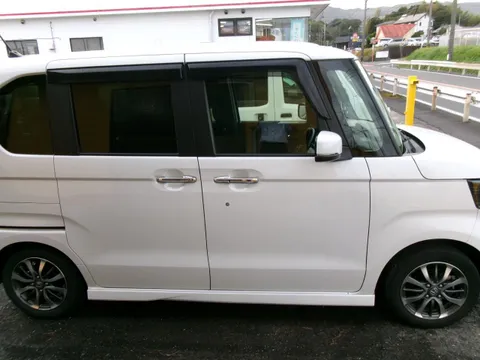 Honda N-BOX Custom