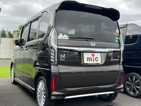 Honda N-BOX Custom