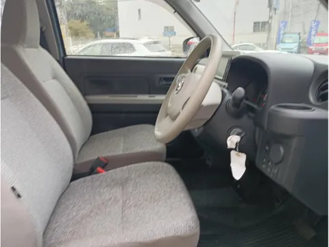 Daihatsu Mira Tocot