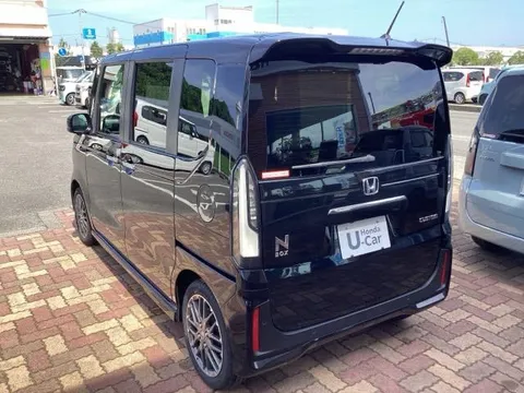 Honda N-BOX Custom