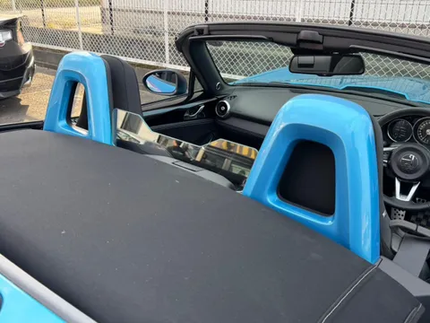 Mazda MX-5 (Roadster)